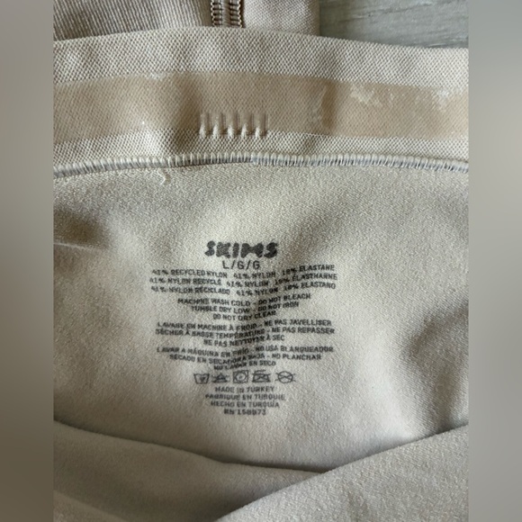 SKIMS Seamless Sculpt Solution Short Right Leg Exposed Shapewear Large - Picture 2 of 6